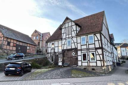 Historisches Fachwerkhaus mit Garage und Stellplätzen in zentraler Lage in Diemelstadt-Rhoden