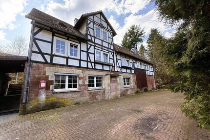 Großzügiges Mehrzweckgebäude mit zwei getrennten Gebäudeteilen und vielseitigem Nutzungspotenzial - Frankenberg (Eder) Friedrichshausen