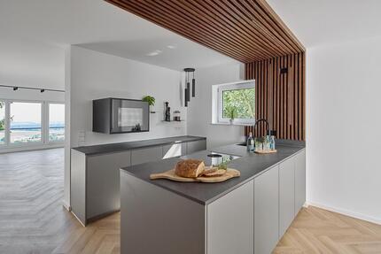 LUXUS MIT WEITBLICK - TEILMÖBLIERTE (VB) 3,0 ZIMMER WOHNUNG IN HALBHÖHENLAGE - Gerlingen