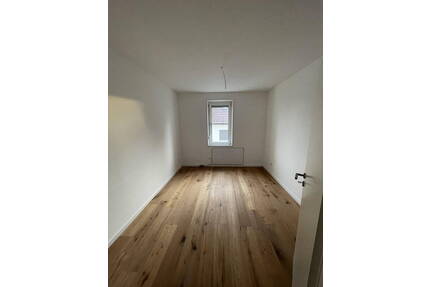 Perfekt für WG, Paare & Familien - kernsanierte 2- & 3-Zimmer-Wohnungen mit Einbauküche - Stuttgart Zuffenhausen