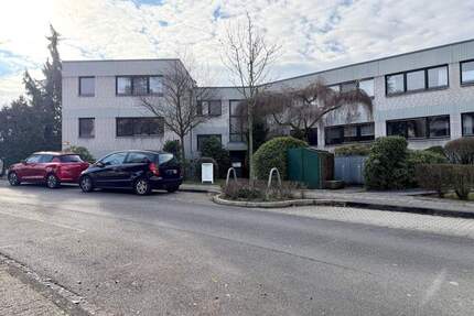 Natur trifft Platz - 4 Zimmerwohnung mit Sonnenbalkon - Düsseldorf Unterbach