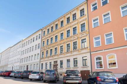 INVESTITIONSPOTENZIAL IM DENKMAL | Vermietete 2-Raum-Wohnung mit Balkon in städtischer Lage - Leipzig Möckern