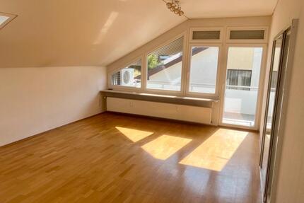 3-Zimmer-Wohnung mit Balkon & Stellplatz in Niefern - Niefern-Öschelbronn