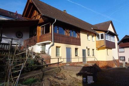 NEUER PREIS! Rauenberg: ehemaliges landwirtschaftliches Anwesen mit Wohnhaus und Nebengebäuden - Freudenberg