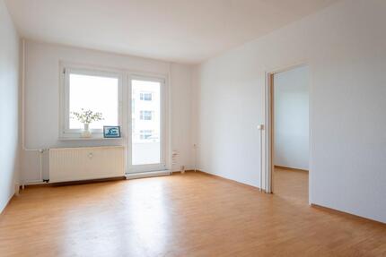 2-Raum-Wohnung mit Aufzug und Balkon zu vermieten. - Schönebeck (Elbe)