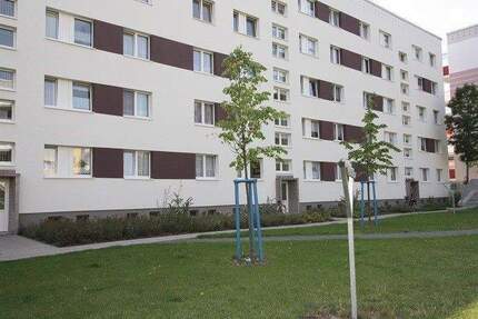 3-Raum-Wohnung im EG vollständig saniert! - Oschersleben