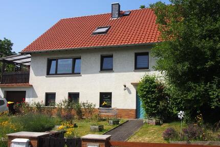 Freist. Einfamilienhaus mit ELW, Massivbauweise, Feldrandlage - Büdingen