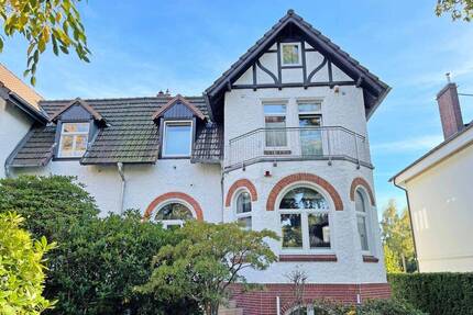 Großzügige Villenhälfte im beliebten Stadtteil Hamburg – Othmarschen