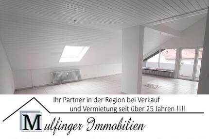 3- Zi. DG Wohnung mit 2 Balkonen und Garage - Hemhofen