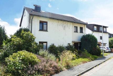 AUMÜLLER-Immobilien - Sympathisches EFH mit Garage und sonnigem Garten in Wächtersbach-Stadt
