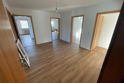 4-Zimmer Dachgeschosswohnung mit Balkon & Garten – Schloßbergstraße 31, Bad Zwesten (Oberurff)