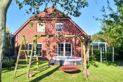 Haus in Siedlungslage, Sackgassenende - Blomberg