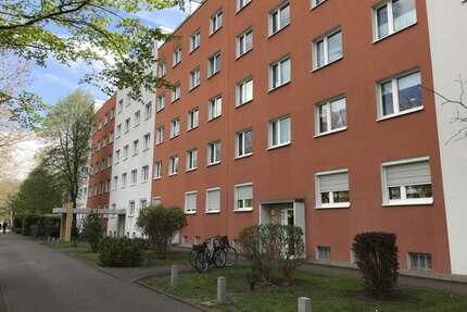 Wohnung zum Mieten in Halle (Saale) 350,00 € 59.09 m²