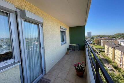 Helle 3 12 - Zimmer-Wohnung im 8. OG mit 2 Balkonen - Lahr/Schwarzwald