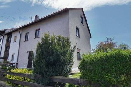 Charmantes Reiheneckhaus mit Terrasse, Garten und Garage in sonniger Lage - Weiden Rehbühl