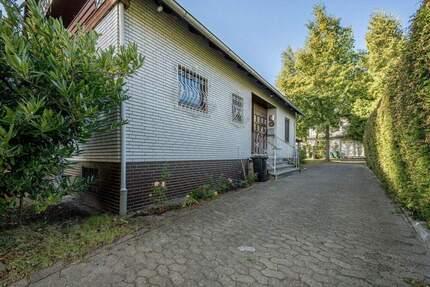 Bremerhaven - Lehe Familienfreundliches Einfamilienhaus auf großzügigem Grundstück
