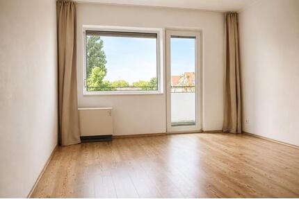 Helle 2-Zimmer-Wohnung mit großer Sonnenloggia, provisionsfrei - Berlin Spandau