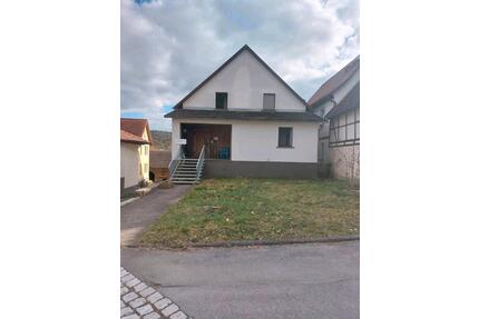 Einfamilienhaus - 70.000,00&nbsp;EUR Kaufpreis, ca.&nbsp; 100,00&nbsp;m&sup2; in Heldburg (PLZ: 98663)