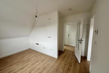 Perfekte Single-Wohnung * renoviert im Daschgeschoss * - Rheda-Wiedenbrück