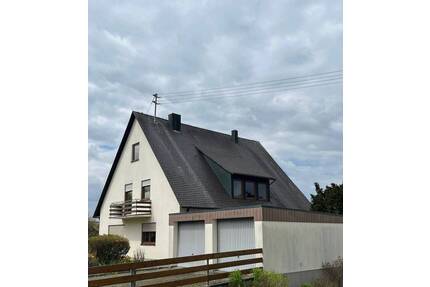 Familienfreundliches Haus mit Garten und Terrasse in Monheim, leichte Hanglage