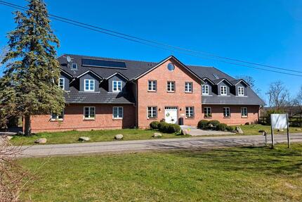 Großzügige energieeffiziente Wohnung mit Garage und Gartenanteil - Ahrenshagen-Daskow