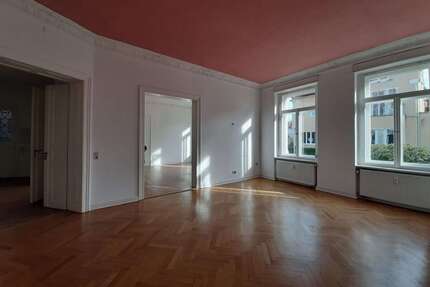 Wohnung zum Kaufen in Zittau 249.000,00 € 178 m²