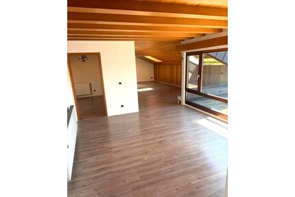 Wohnung in Erlenbach zu vermieten mit Einbauküche & Dachterrasse