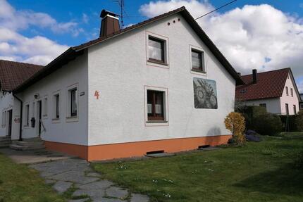Doppelhaushälfte mit großem Garten in 72477 Schwenningen