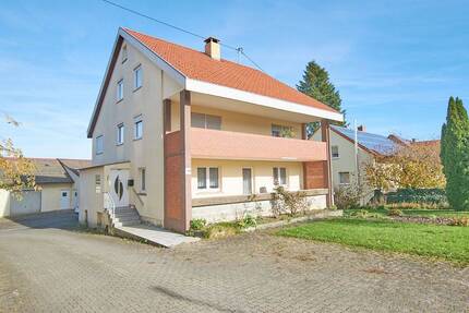 Großes Wohnhaus mit Nebengebäude, großes Grundstück - Ehingen (Donau) Dächingen