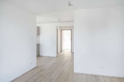 Hochwertig sanierte 2-Zimmer-Dachgeschosswohnung mit Balkon - Esslingen am Neckar