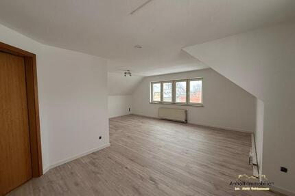 Frisch renovierte 2-Raumwohnung im Dachgeschoss - Südliches Anhalt