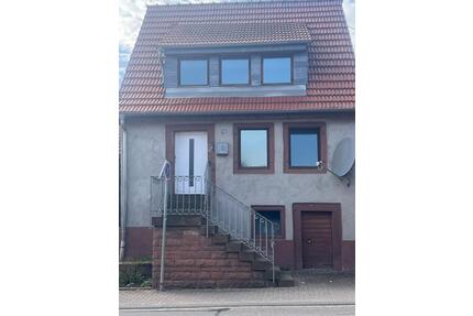 Einfamilienhaus zum Verkauf - 85.000,00&nbsp;EUR Kaufpreis, ca.&nbsp; 65,00&nbsp;m&sup2; in Schwarzach (PLZ: 74869)