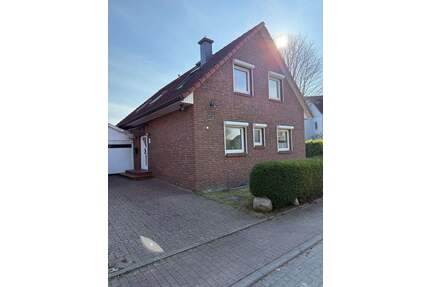 Frisch renoviertes Familienhaus mit Südgarten - vollunterkellert - Bönningstedt