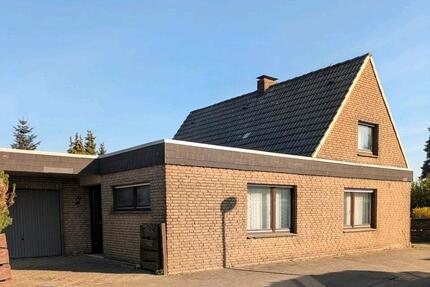 Freistehendes Einfamilienhaus mit Flachdachanbau - Ahaus
