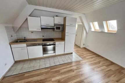 Pölzig! 2 Zimmer Wohnung mit Einbauküche und Charme!