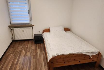 Zimmer zu vermieten - 35,00&nbsp;EUR Kaltmiete, ca.&nbsp; 65,00&nbsp;m&sup2; in Hof (PLZ: 95028) Altstadt