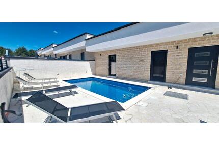 4 Häuser nebeneinander mit Pool - Köln Rodenkirchen