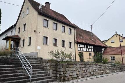 Älteres, teilrenoviertes Wohnhaus mit Einliegerwohnung, Garage und großem Schuppen - Kreßberg / Mariäkappel