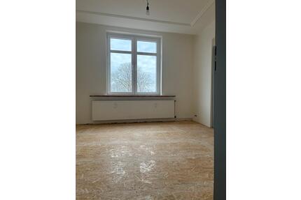 Vermietung einer hellen 3,5 Zimmer Altbauwohnung in Eddelak