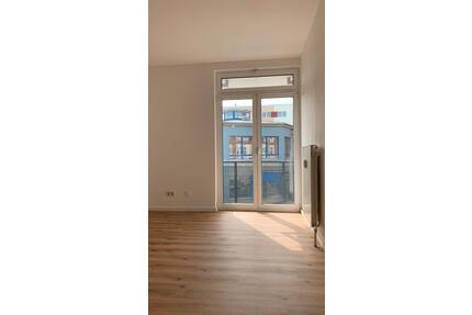 Schöne, moderne, helle 2 Zimmerwohnung mit Balkon, EBK, Badewanne - Dessau-Roßlau