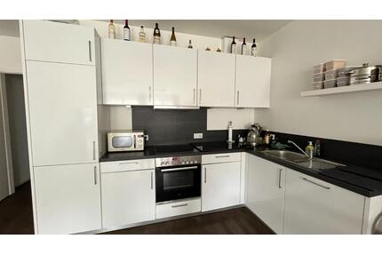 Helle 2-Zimmer Wohnung mit Balkon im 3. OG in Hamburg-St. Georg