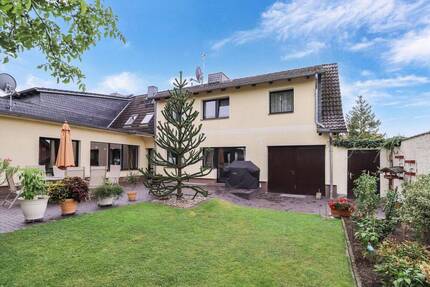 Großzügiges und Vielseitiges Ein-Zweifamilienhaus mit traumhafter Gartenidylle - Salzwedel