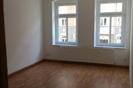 In der 1.Etage mit Balkon! - 372,00&nbsp;EUR Kaltmiete, ca.&nbsp; 61,90&nbsp;m&sup2; in Chemnitz (PLZ: 09126) Bernsdorf