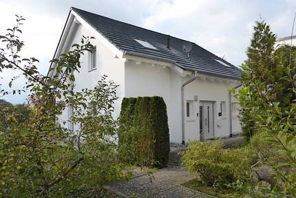 Modernes Einfamilienhaus in attraktiver Ortsrandlage. - Trossingen