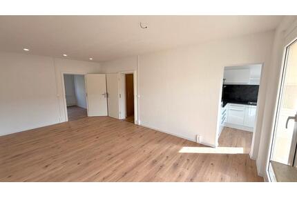 Erstbezug: Neu renovierte 2-Raum Wohnung mit Einbauküche, Balkon, Stellplatz - Zschopau