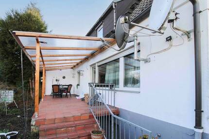 Gepflegte und laufend in Stand gehaltene Doppelhaushälfte mit schönem Garten in Elchingen