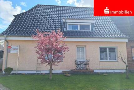 Solides Doppelhaus mit großzügigen Garten - Meldorf