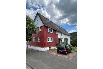 EFH mit eingetragenem Wohnrecht und schönem Garten in Frohnhausen gelegen - Dillenburg