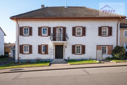 Zuhause ankommen in Gailingen in der Rheinstr.! Modernisierte 4 Zi.-Whg. mit Küche, Garten + Garage - Gailingen am Hochrhein