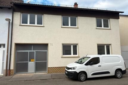 Ein- oder Zweifamilienhaus mit großem Grundstück in Hockenheim